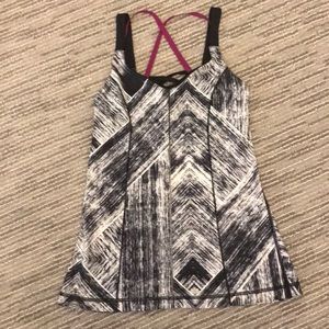Lululemon black/white tank LIKE NEW.